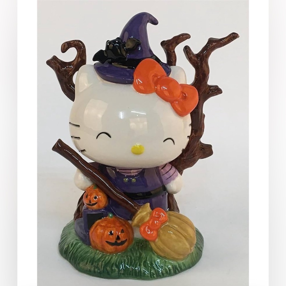 Hello Kitty Halloween Witch Figurine 🎃🎀